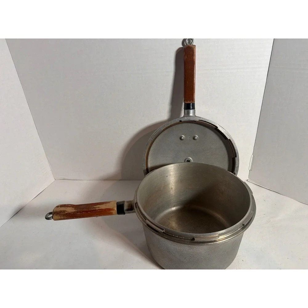 Vintage Presto Pressure Cooker 4 Qt Model 40 Cast Aluminum Wood Handles 46-6